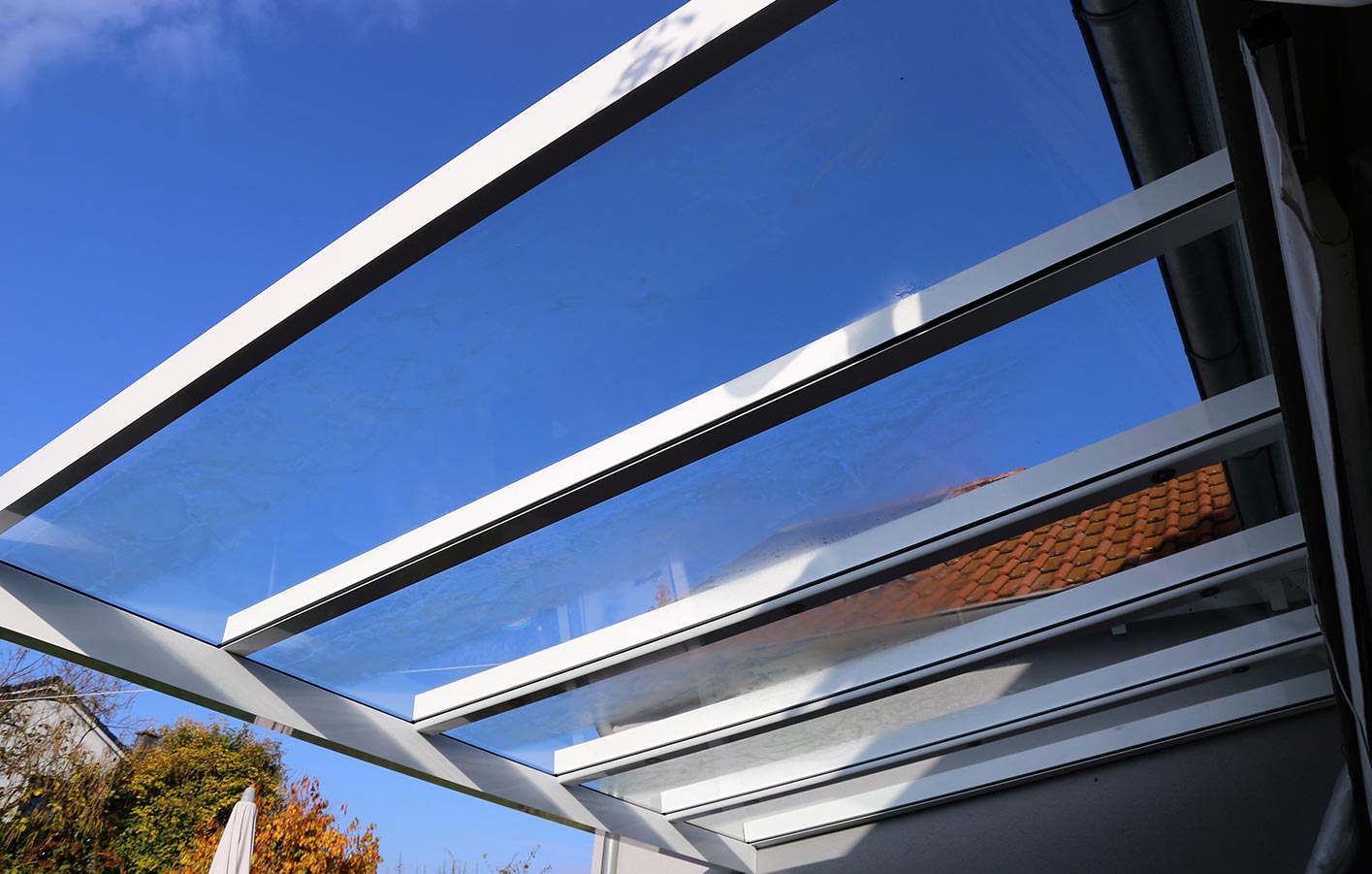 Massive Terrassenüberdachung aus Alu Nahaufnahme Terrassenüberdachung aus Alu