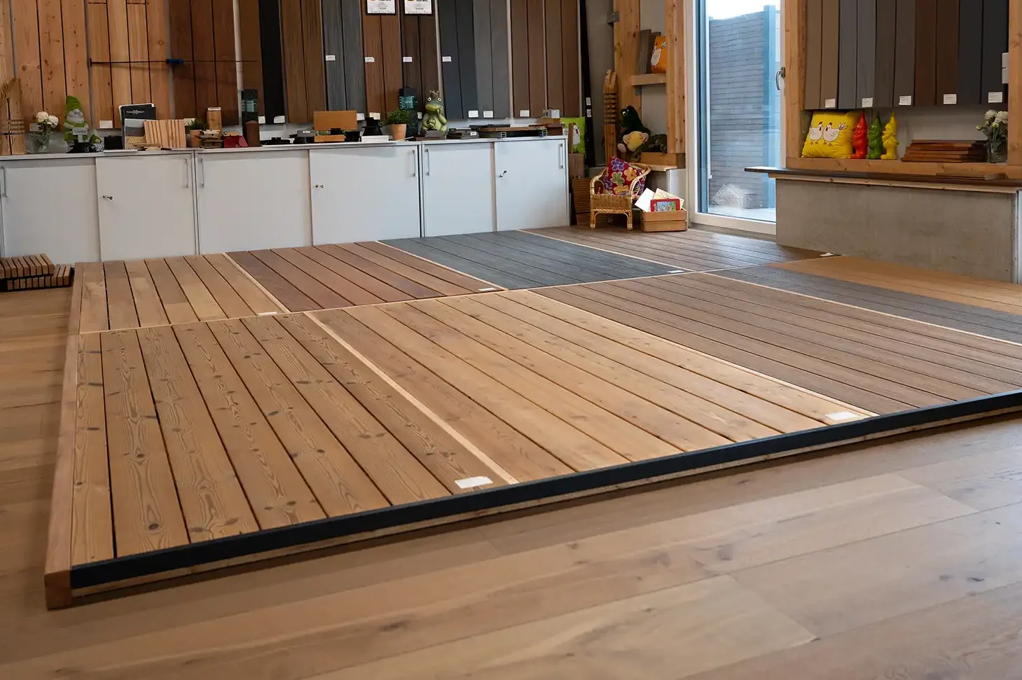 Terrassendielen in der Ausstellung beim Holzfachmarkt Embacher