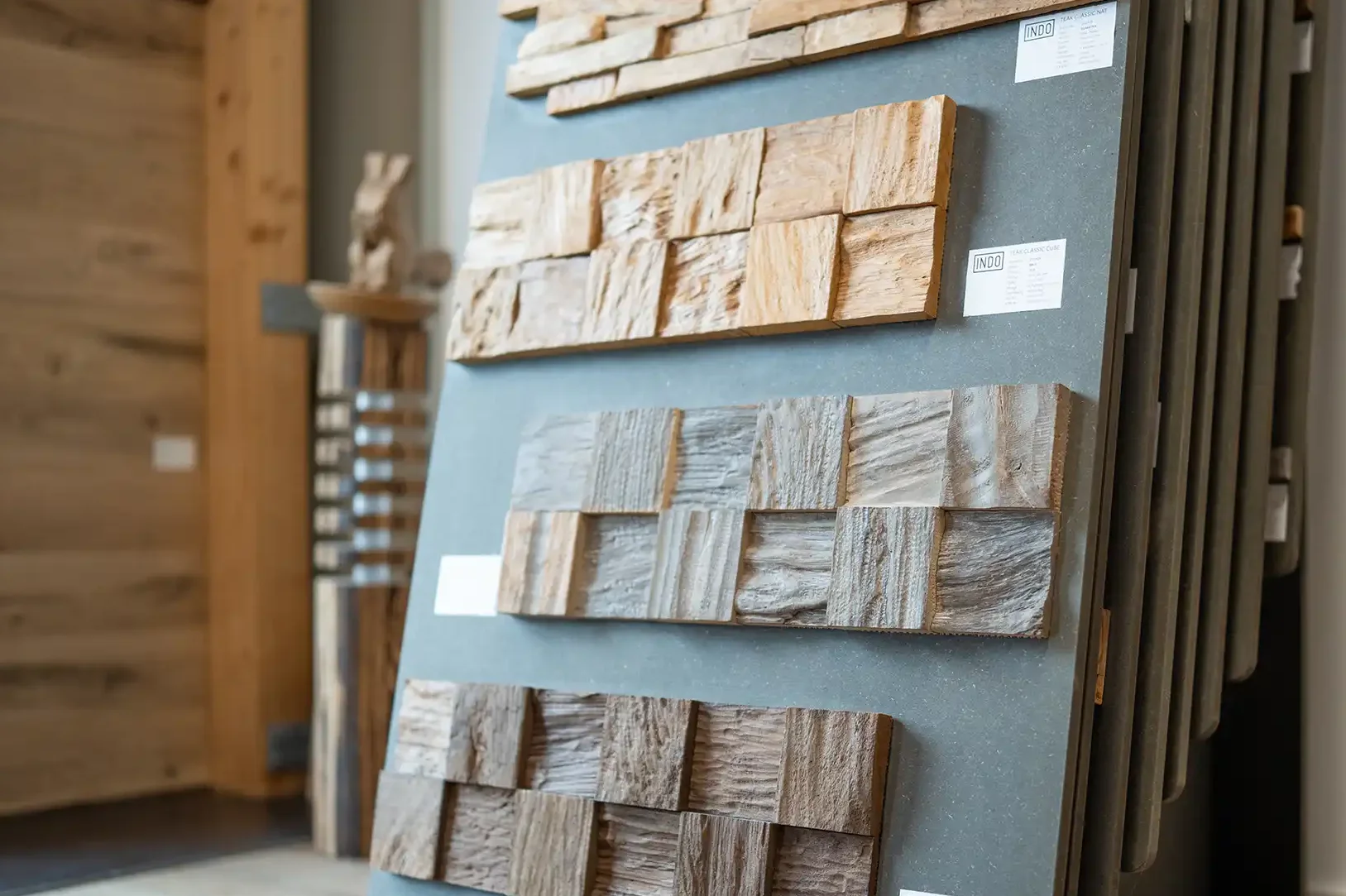 Wand + Deckenverkleidung in der Ausstellung von Holzfachmarkt Embacher